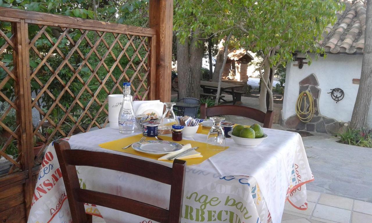 B&B Il Girasole SantʼAnna Arresi Εξωτερικό φωτογραφία